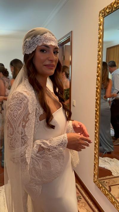 Trança de espinha com ondas soltas, na manhã do casamento
