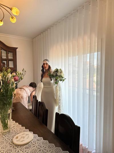 Trança de espinha com ondas soltas, na manhã do casamento