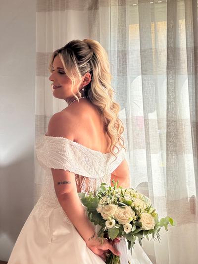 Rabo-de-cavalo ondulado, na manhã do casamento