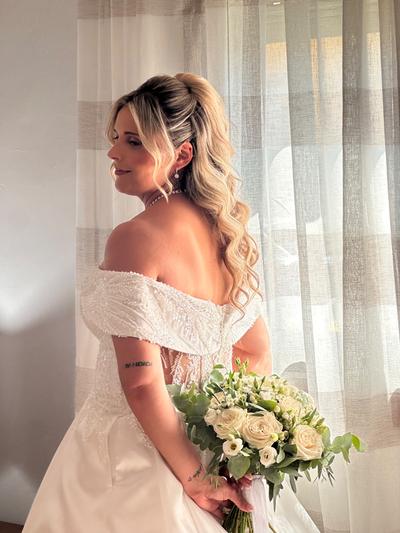 Rabo-de-cavalo ondulado, na manhã do casamento