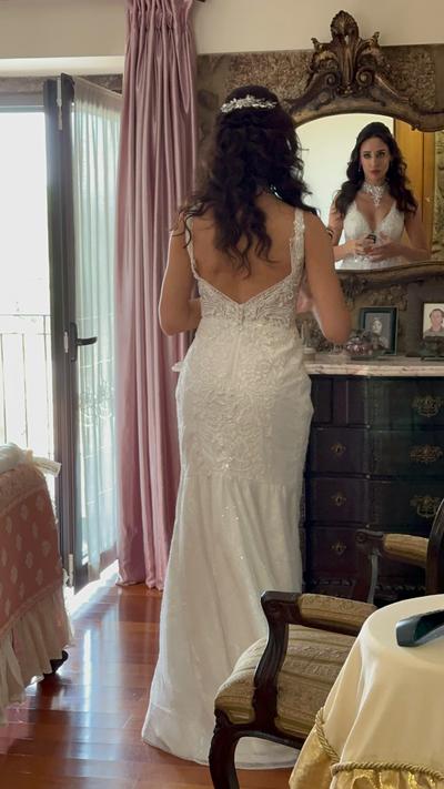 Meio-apanhado com tiara, na manhã do casamento