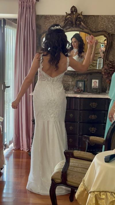 Meio-apanhado com tiara, na manhã do casamento